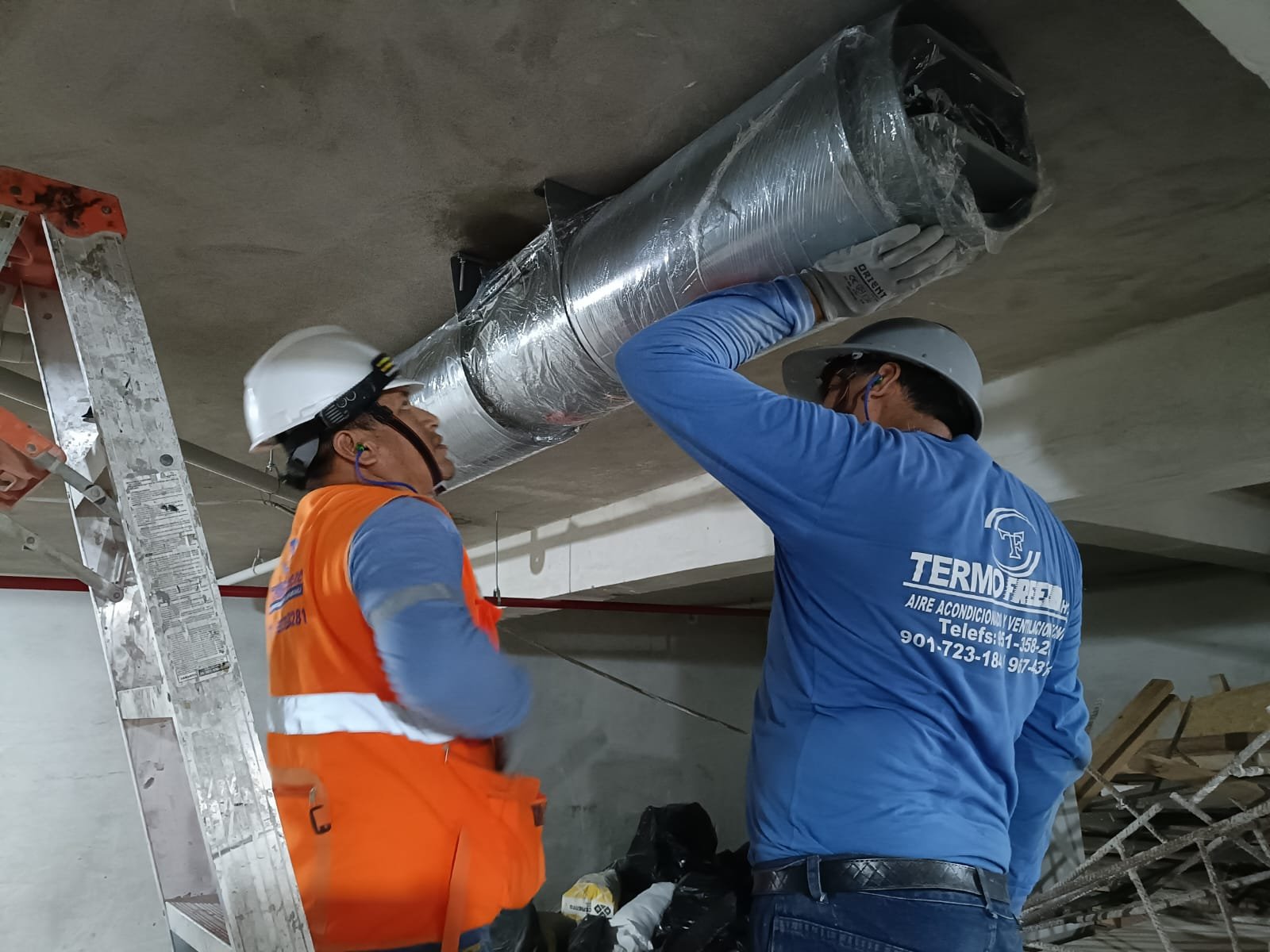 Trabajadores en el proyecto