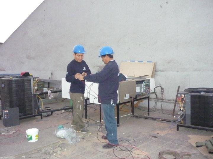 Trabajadores en el proyecto